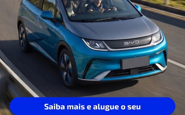 BYD Dolphin GS azul na estrada